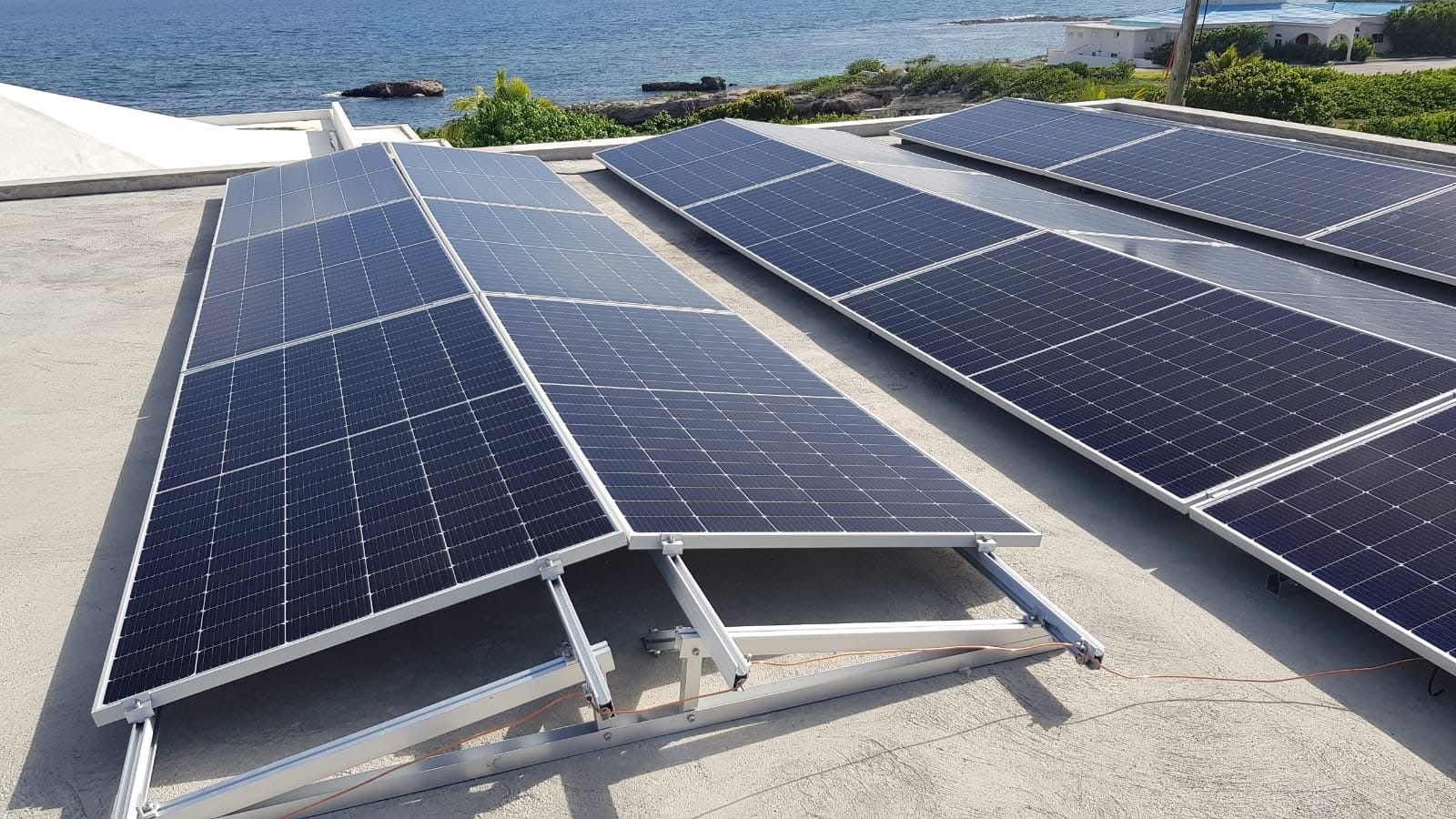 Tấm pin năng lượng mặt trời – Công nghệ mới, giá tốt | LUX-S
