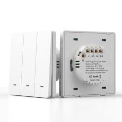 Cận cảnh phím bấm cơ nảy êm và cọc đấu nối dây điện mặt sau công tắc Tuya Zigbee nền trắng