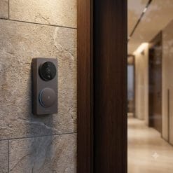 Lắp đặt chuông cửa Aqara Video Doorbell G4 thực tế gắn cạnh cửa chính căn hộ cao cấp