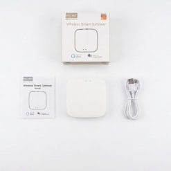 Mở hộp trọn bộ Tuya Zigbee Gateway Wi-Fi kèm cáp nguồn USB nền trắng